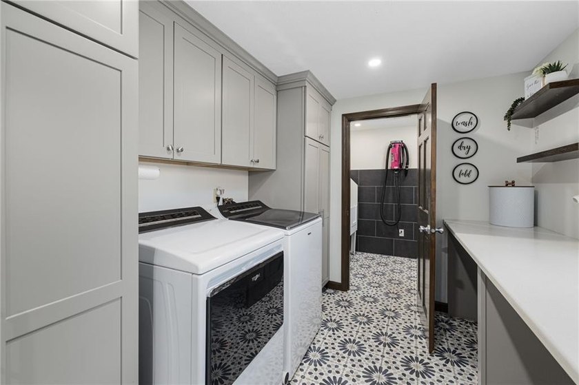 Exceptional value for this legal 2-unit compound on 7.84 private - photo 11