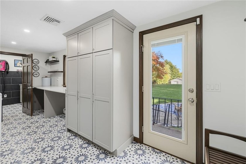 Exceptional value for this legal 2-unit compound on 7.84 private - photo 12