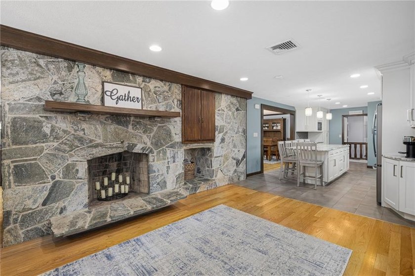Exceptional value for this legal 2-unit compound on 7.84 private - photo 13