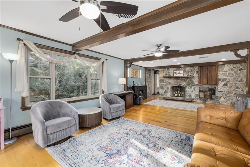 Exceptional value for this legal 2-unit compound on 7.84 private - photo 15