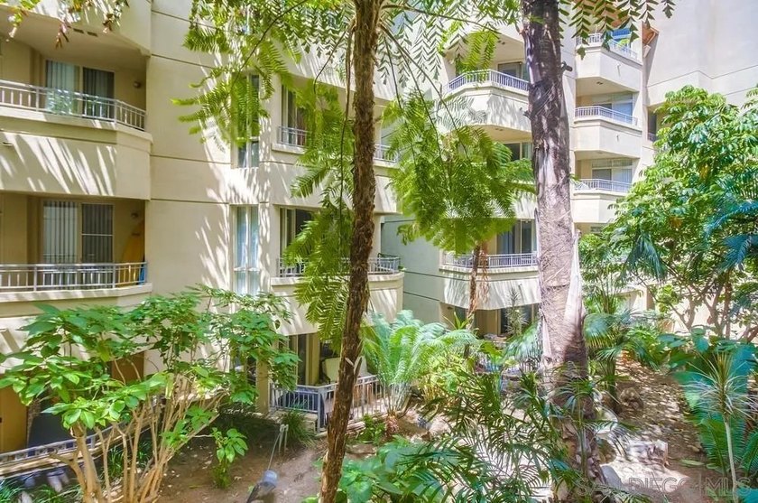 Experience comfort and style in this beautifully appointed - photo 27