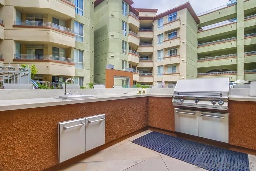 Experience comfort and style in this beautifully appointed - photo 33