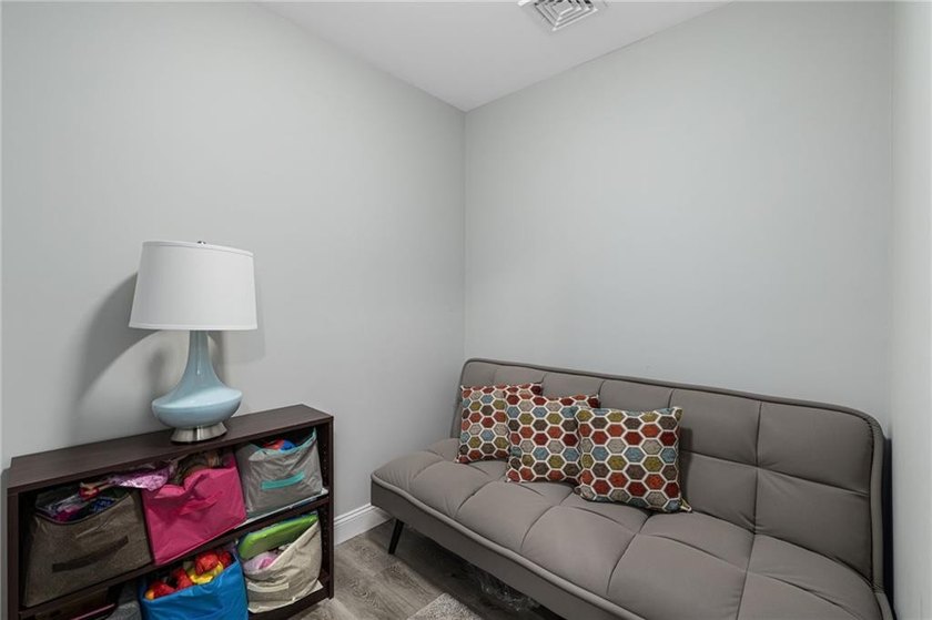 Exceptional value for this legal 2-unit compound on 7.84 private - photo 33