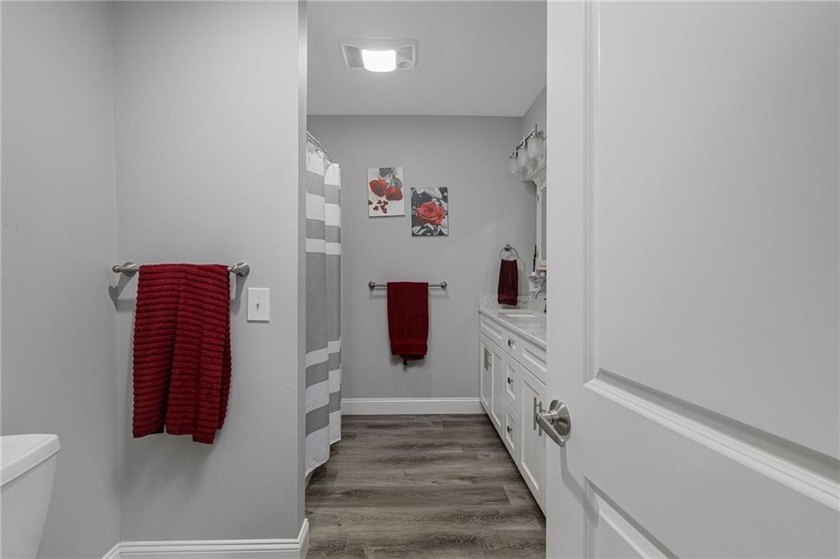 Exceptional value for this legal 2-unit compound on 7.84 private - photo 38