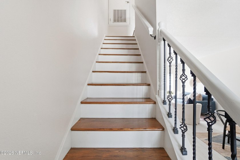 Fully renovated and move-in ready condo in the desirable - photo 11