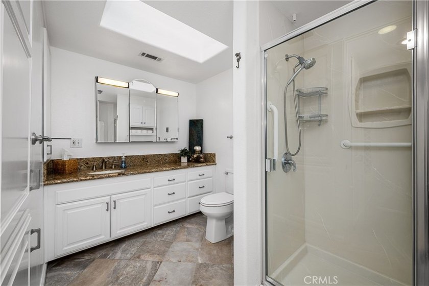 IMMACULANT 2 bedroom 1 1/2 bath corner unit in Mutual 10! This - photo 34