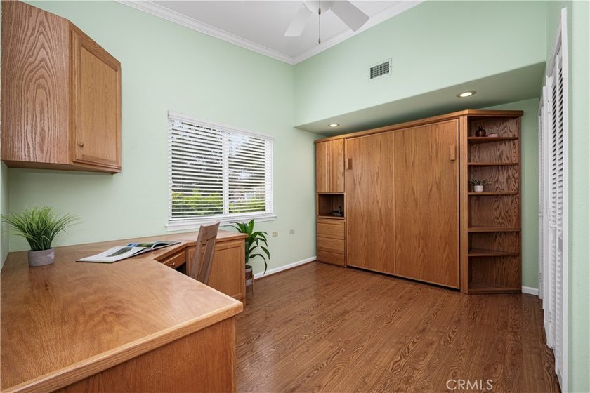 IMMACULANT 2 bedroom 1 1/2 bath corner unit in Mutual 10! This - photo 38