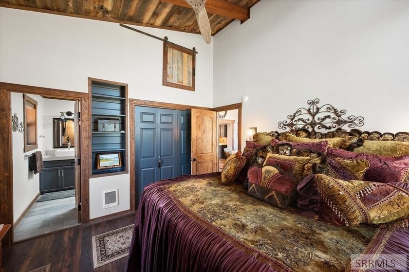 Welcome to where country living meets convenience! Nestled on 1 - photo 12