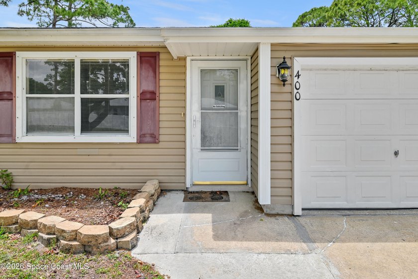 Charming home ready for its new owners! Enjoy added privacy with - photo 3