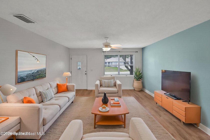 Charming home ready for its new owners! Enjoy added privacy with - photo 8