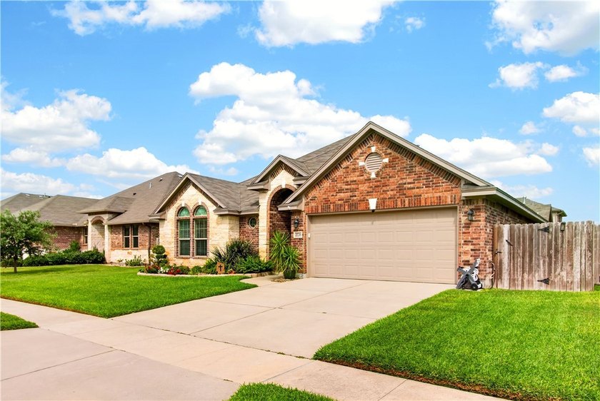 Located in Corpus Christi's desirable Southside, this - photo 3