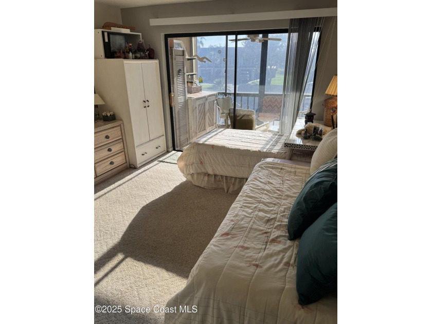Inviting 2 bedroom, 2 bathroom condo located in the Royal Oak - photo 12