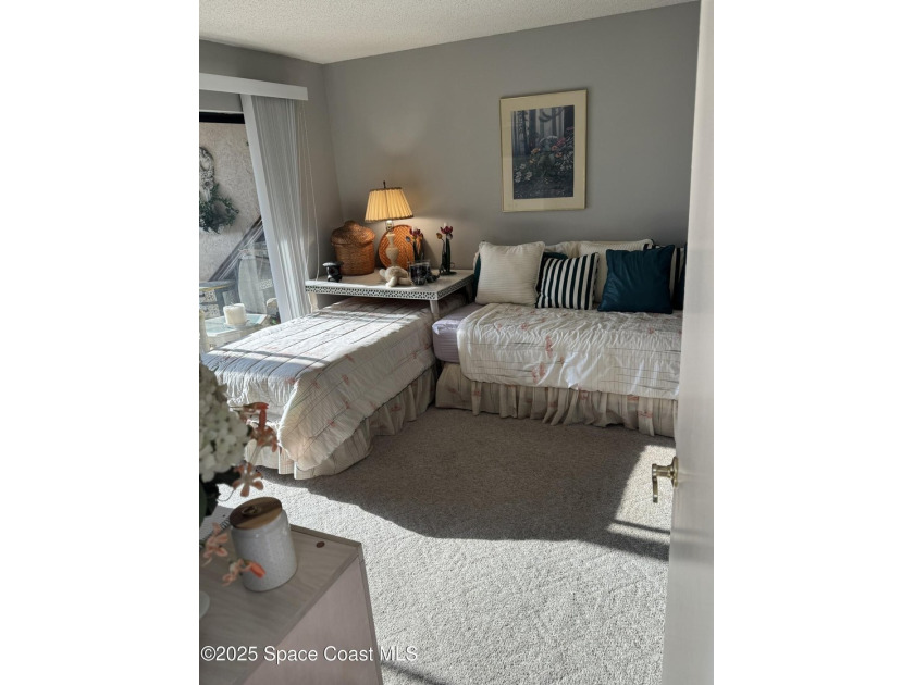Inviting 2 bedroom, 2 bathroom condo located in the Royal Oak - photo 13