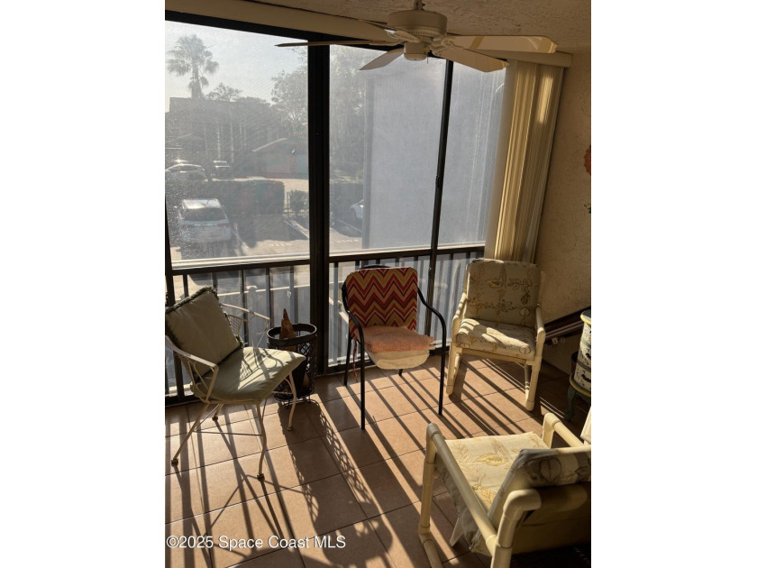 Inviting 2 bedroom, 2 bathroom condo located in the Royal Oak - photo 16