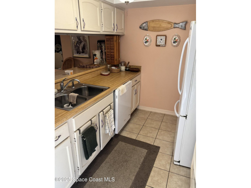 Inviting 2 bedroom, 2 bathroom condo located in the Royal Oak - photo 17