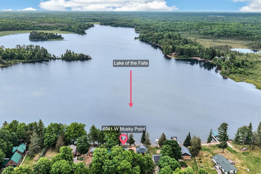 Beautiful year-round cabin situated right at the water's edge - photo 19