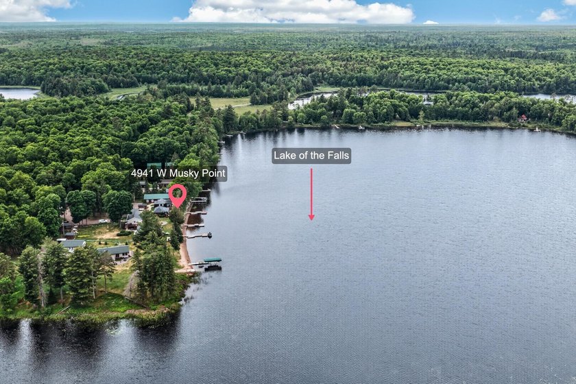 Beautiful year-round cabin situated right at the water's edge - photo 21