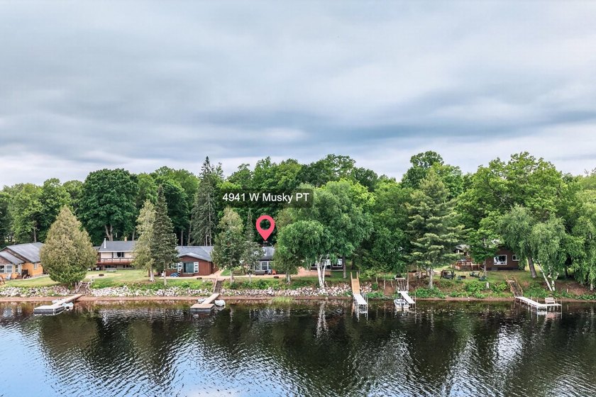 Beautiful year-round cabin situated right at the water's edge - photo 22