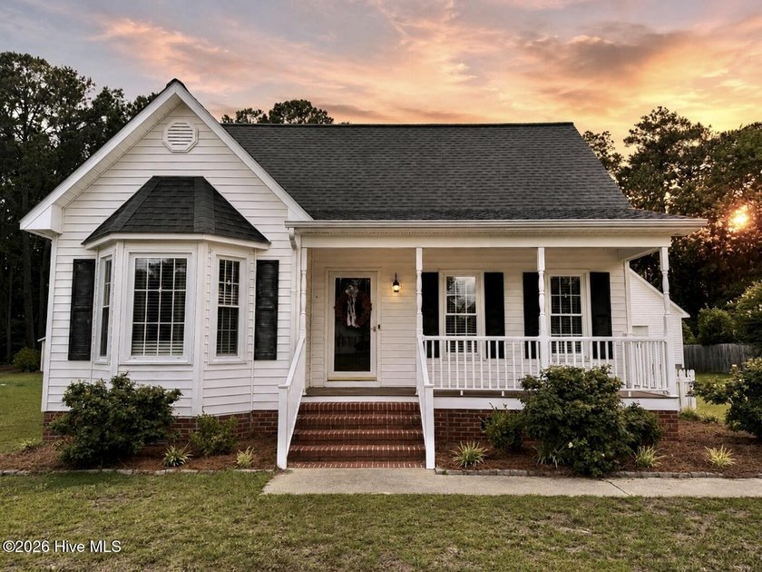 Cute, cute, cute! 126 Edgewater Road offers the perfect blend of - photo 2