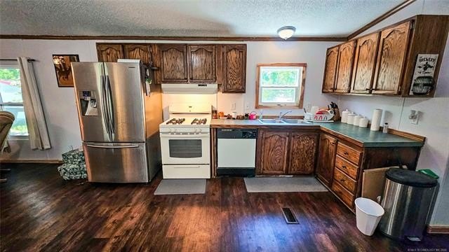 This well-maintained, turn-key 1996 mobile home features 3 - photo 22