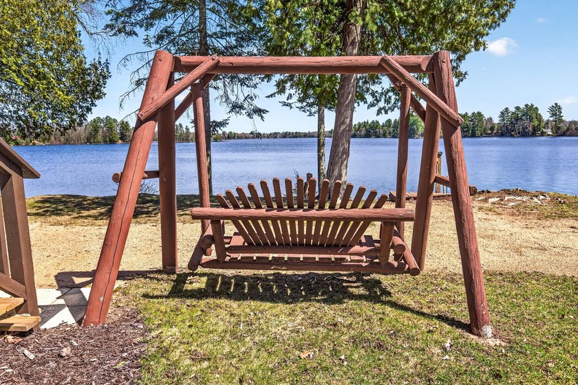 Beautiful year-round cabin situated right at the water's edge - photo 24