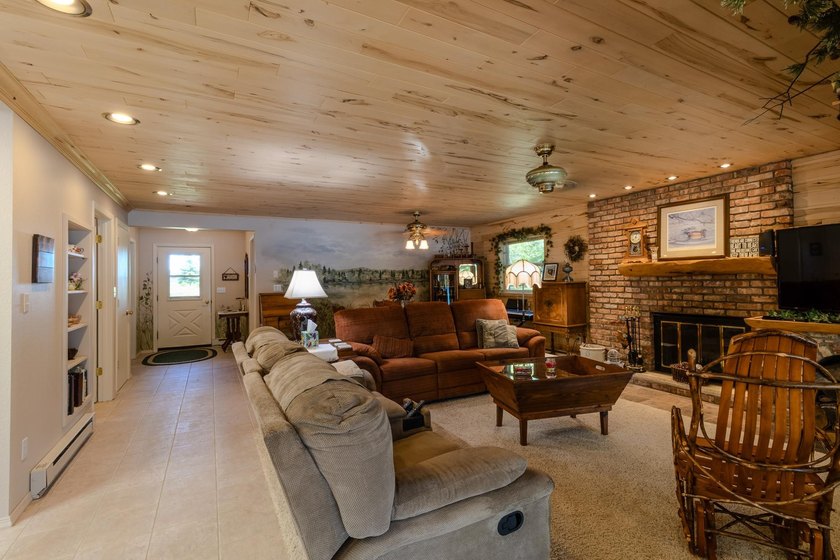 Neat, tidy, and designed for easy main-level living, this - photo 25