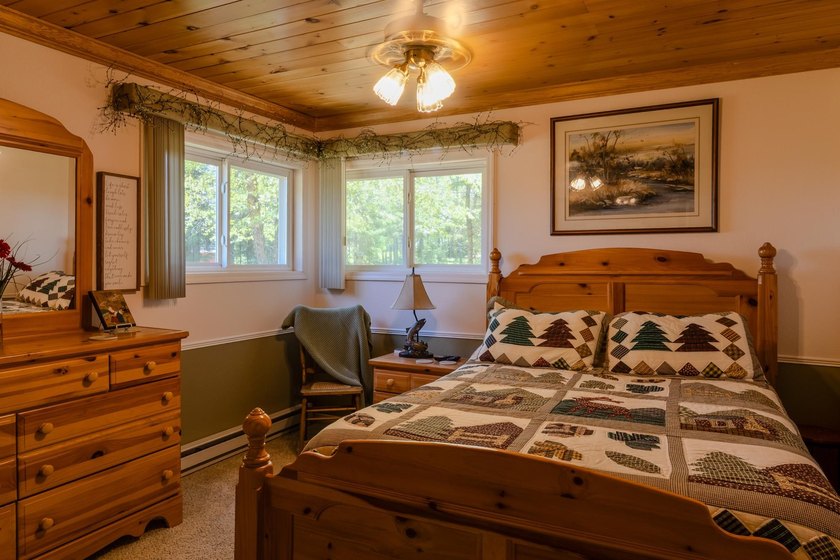 Neat, tidy, and designed for easy main-level living, this - photo 26