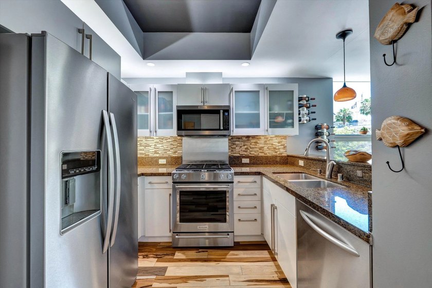 STUNNING SOUTHWEST CORNER TOWNHOME LOCATED IN ONE OF THE MOST - photo 14