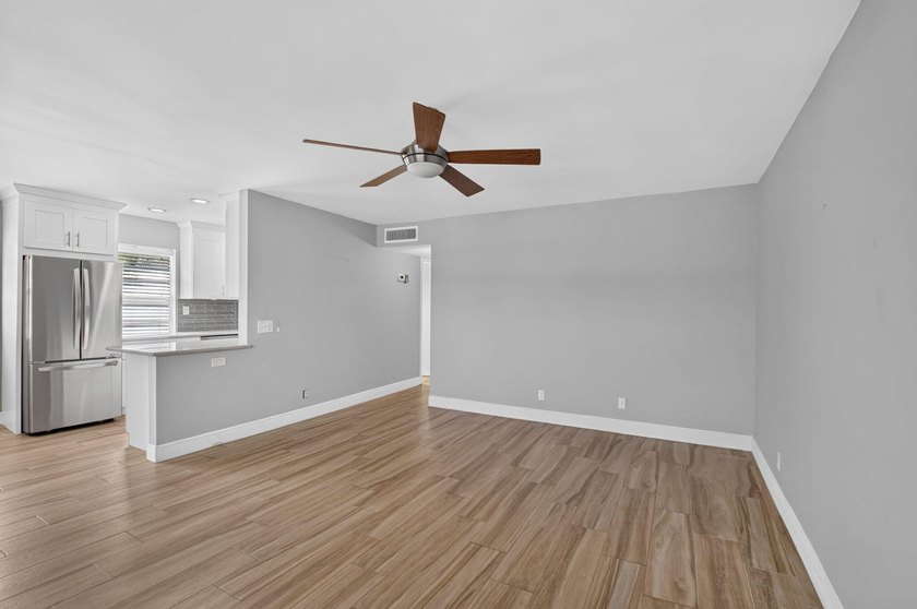Stunning Fully Renovated 2-Bedroom, 2-Bath Condo with - photo 11