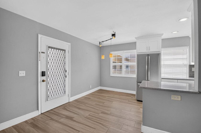 Stunning Fully Renovated 2-Bedroom, 2-Bath Condo with - photo 13