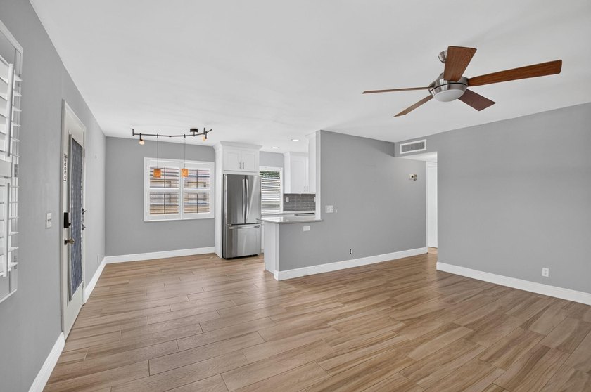 Stunning Fully Renovated 2-Bedroom, 2-Bath Condo with - photo 15