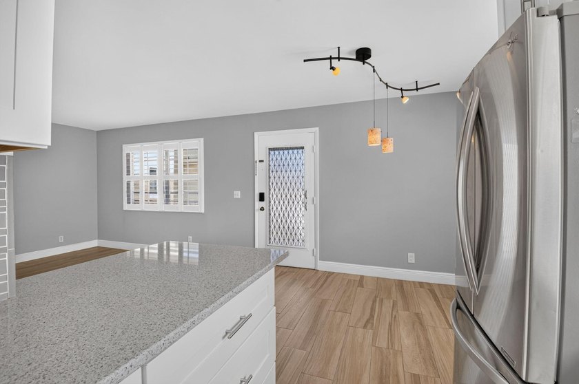 Stunning Fully Renovated 2-Bedroom, 2-Bath Condo with - photo 16