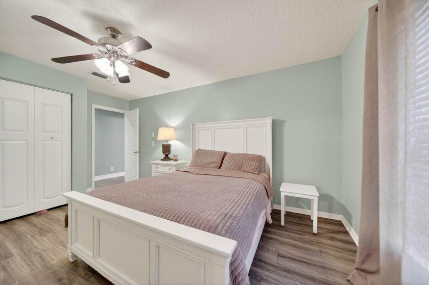Welcome to this well-appointed 4-bedroom, 3-bathroom residence - photo 18