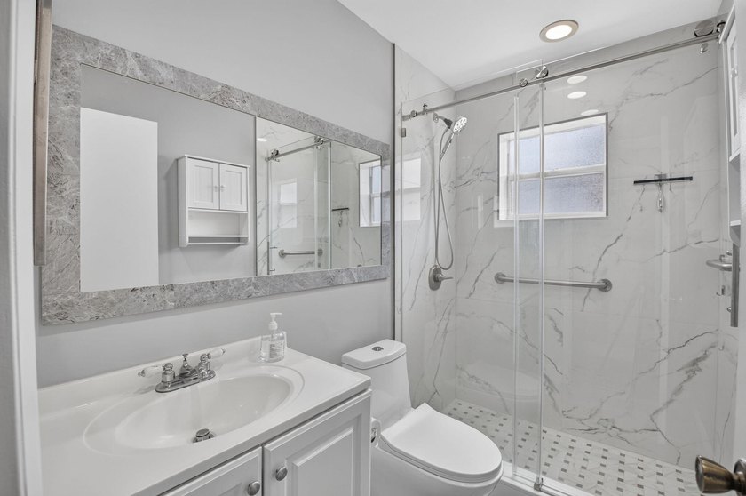 Stunning Fully Renovated 2-Bedroom, 2-Bath Condo with - photo 19