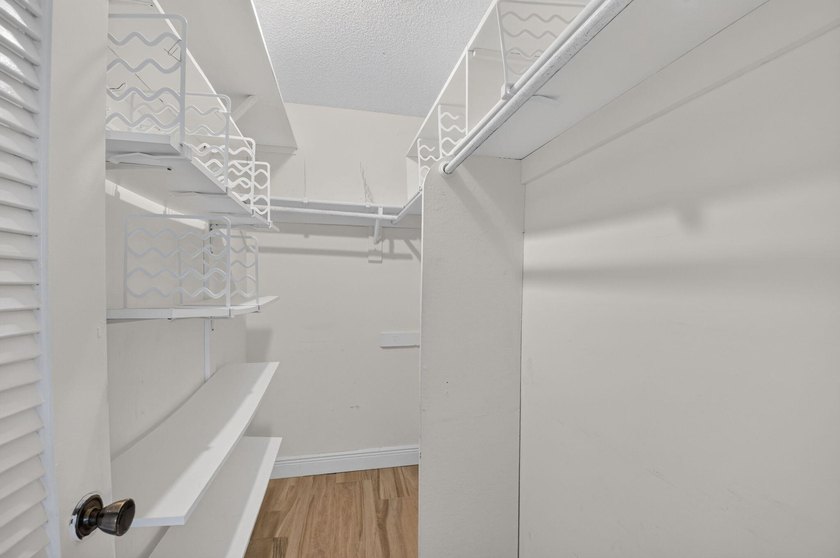 Stunning Fully Renovated 2-Bedroom, 2-Bath Condo with - photo 20
