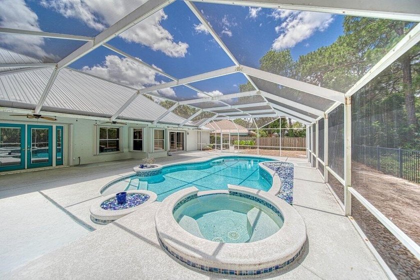 Welcome to this well-appointed 4-bedroom, 3-bathroom residence - photo 23