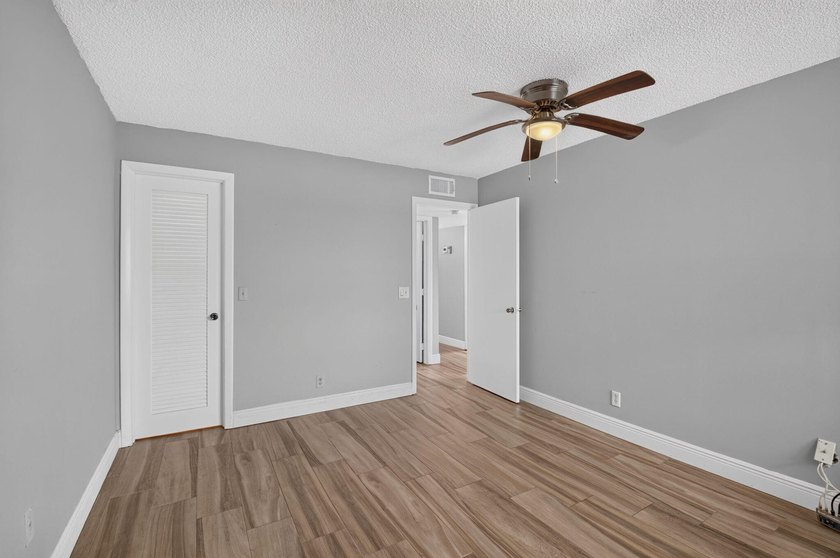 Stunning Fully Renovated 2-Bedroom, 2-Bath Condo with - photo 23