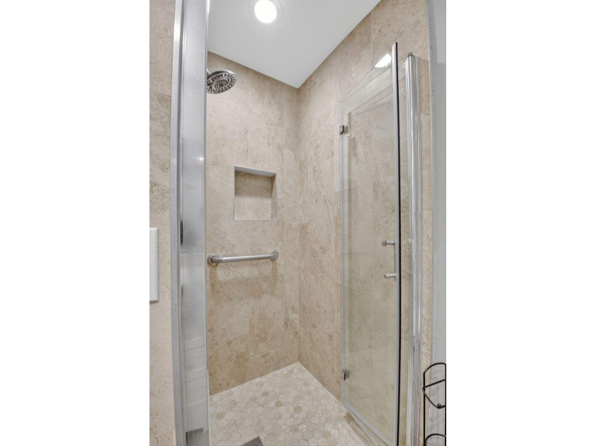 Stunning Fully Renovated 2-Bedroom, 2-Bath Condo with - photo 25