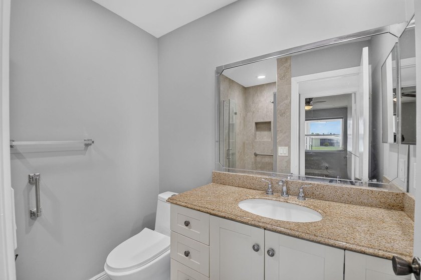 Stunning Fully Renovated 2-Bedroom, 2-Bath Condo with - photo 26