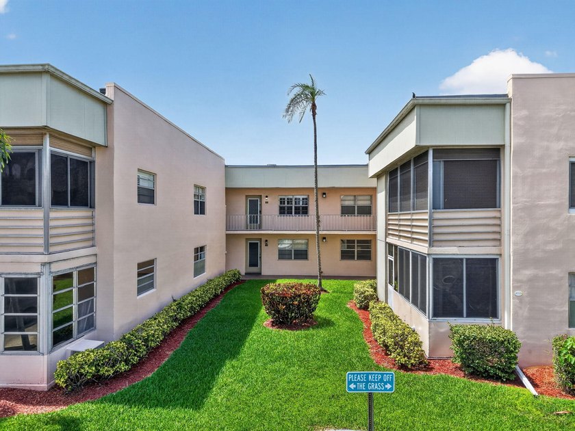 Stunning Fully Renovated 2-Bedroom, 2-Bath Condo with - photo 31