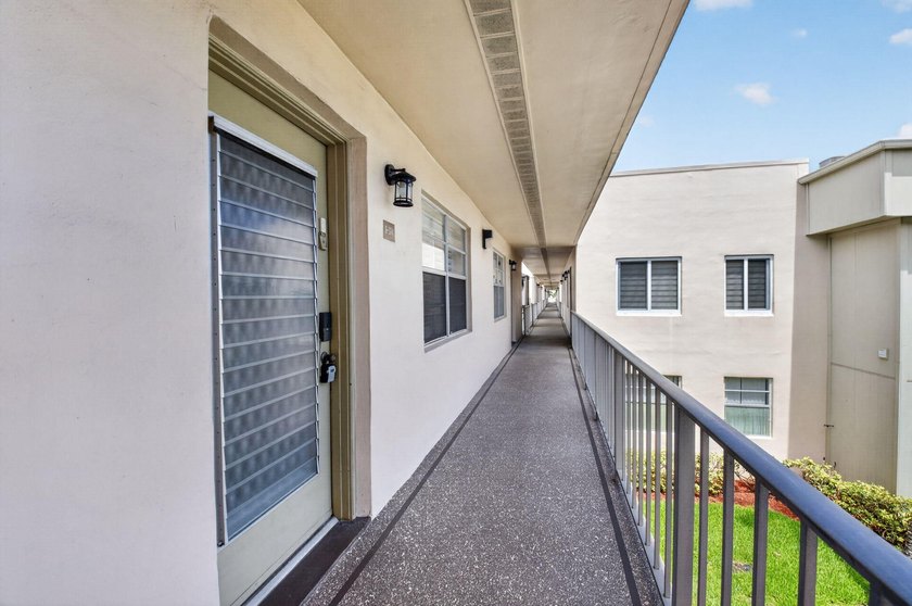 Stunning Fully Renovated 2-Bedroom, 2-Bath Condo with - photo 32