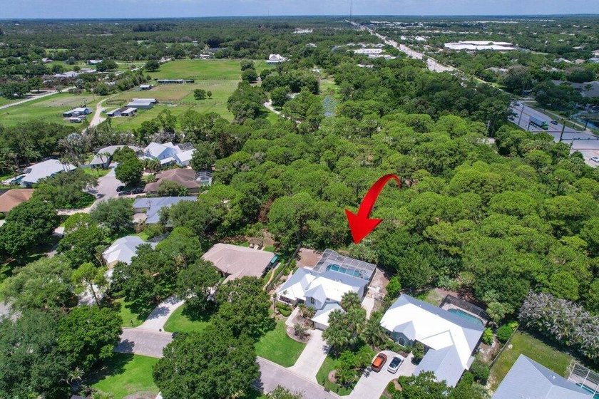 Welcome to this well-appointed 4-bedroom, 3-bathroom residence - photo 33