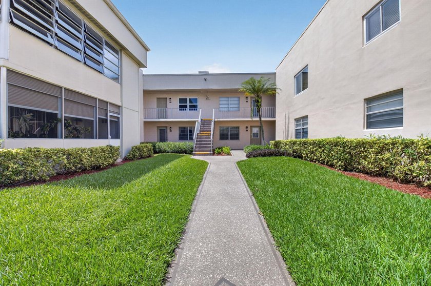 Stunning Fully Renovated 2-Bedroom, 2-Bath Condo with - photo 34