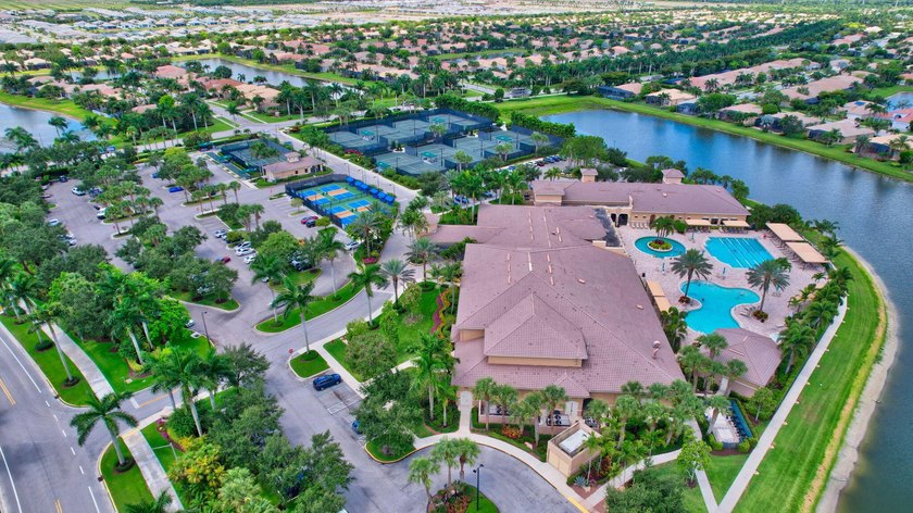 Stunning Fully Renovated 2-Bedroom, 2-Bath Condo with - photo 49
