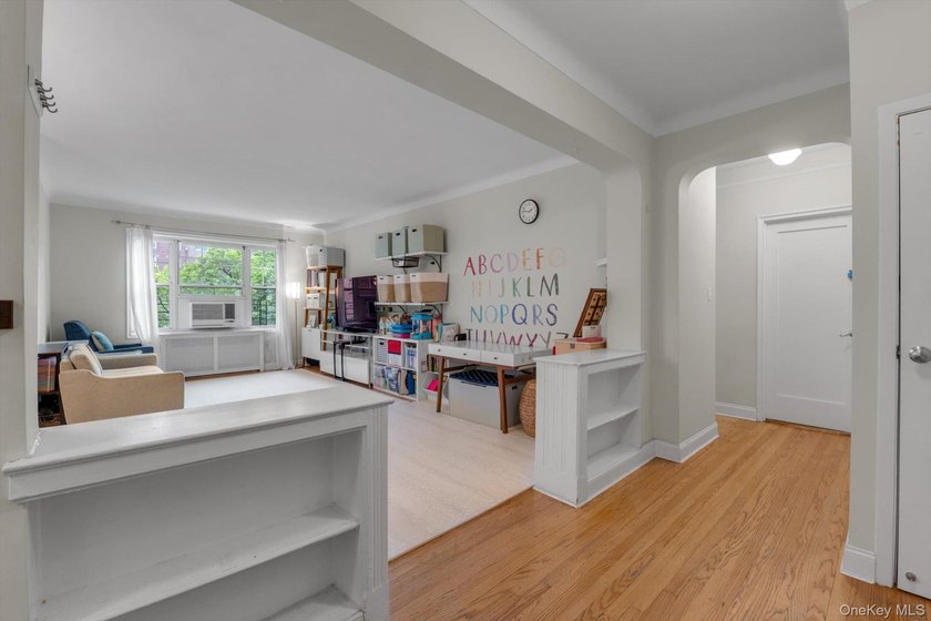 Experience timeless pre-war elegance at Forest Hills South, a - photo 11