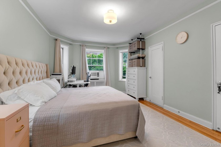 Experience timeless pre-war elegance at Forest Hills South, a - photo 14