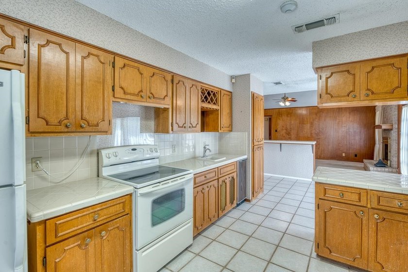 Opportunity awaits in this quaint brick home with a tile roof - photo 9