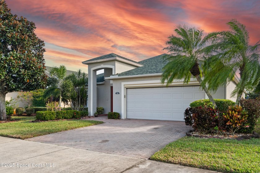 Desirable Pine Creek 55+ Community offers this spacious - photo 2