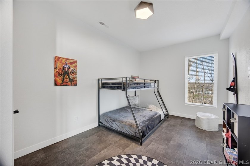 MOTIVATED SELLERS!!! Experience the newest fully furnished - photo 46