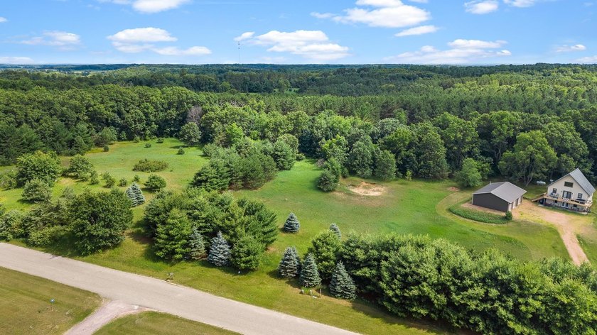 Construction to begin after an Accepted Offer: This featured - photo 12